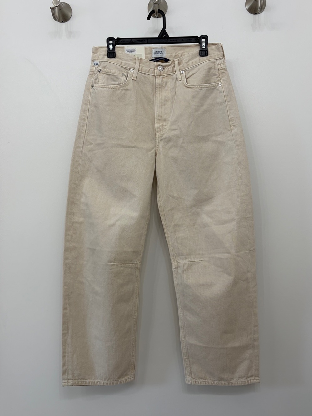 Citizens of Humanity Miro Relaxed Barrel Jeans
In Almondette size 27 - Picture 4 of 13
